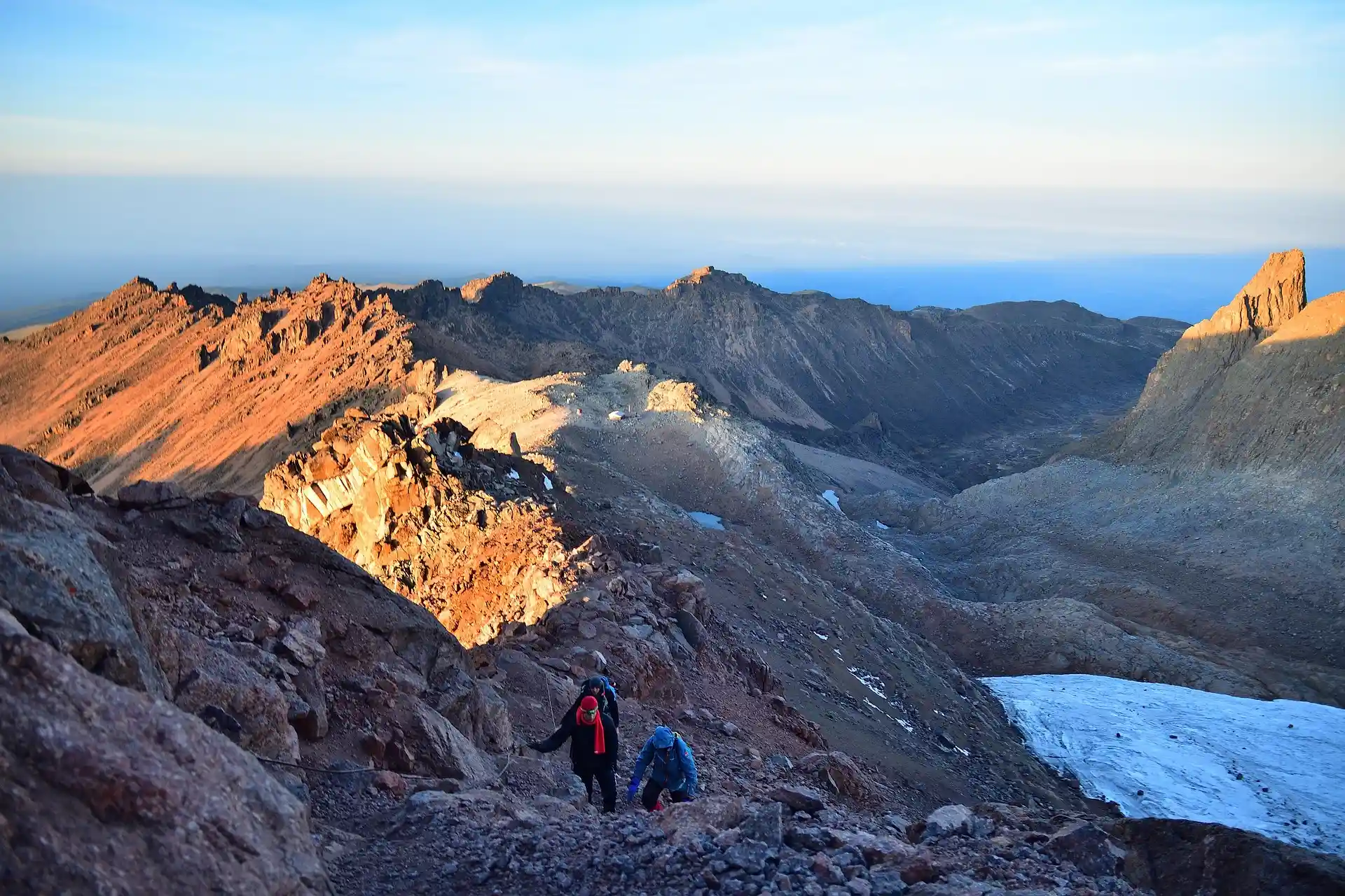 Ultimate Guide: Best Daypacks for Hiking Kilimanjaro (2026–2027) + How to Choose